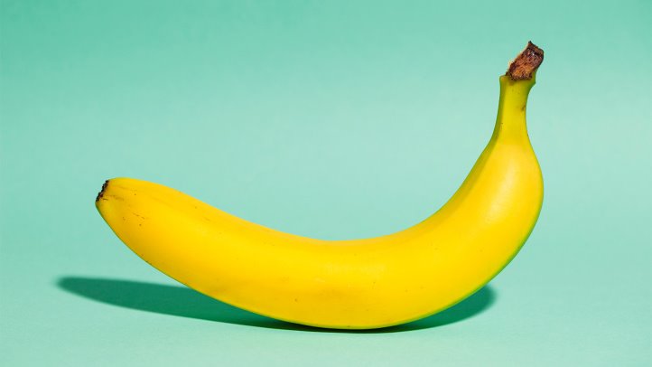How-Many-Calories-Are-in-a-Banana-1440×810